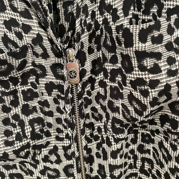 Michael Kor’s top. Brand new.It is beautiful. It is slightly longer in the back - Picture 3 of 3